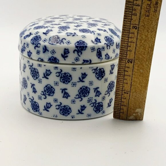 Vintage I.W. Rice & Co. Inc. Blue & White Floral Small Lidded Dish - Picture 8 of 9